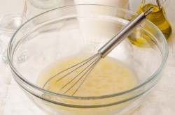 Пицца с красной рыбой семгой на дрожжевом тесте