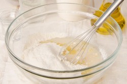 Пицца с красной рыбой семгой на дрожжевом тесте