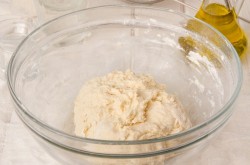 Пицца с красной рыбой семгой на дрожжевом тесте