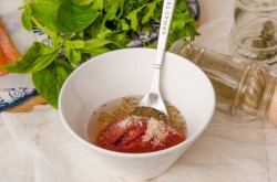 Пицца с красной рыбой семгой на дрожжевом тесте