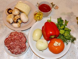Мясная пицца с мясом и грибами