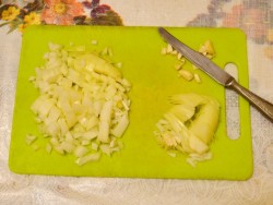 Мясная пицца с мясом и грибами