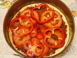 Мясная пицца с мясом и грибами