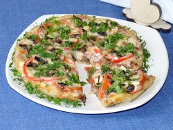 Мясная пицца с мясом и грибами