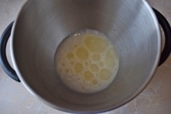 Пицца с салями и сыром