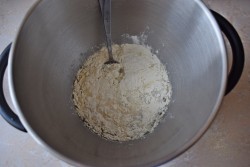 Пицца с салями и сыром