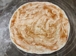 название картинки Пицца с ветчиной грибами и сыром