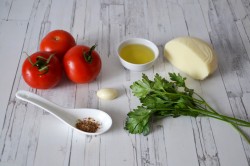 название картинки Сулугуни с помидорами в духовке