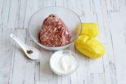 название картинки Пирог с картошкой и фаршем в духовке