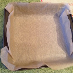 название картинки Пирог жульен с грибами и курицей в слоеном тесте