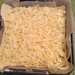 название картинки Пирог жульен с грибами и курицей в слоеном тесте