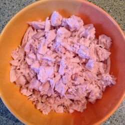 название картинки Пирог жульен с грибами и курицей в слоеном тесте