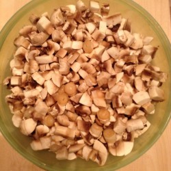 название картинки Пирог жульен с грибами и курицей в слоеном тесте