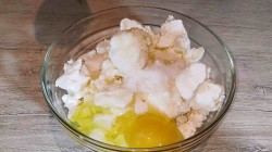 название картинки Пирог к чаю из слоено дрожжевого теста с ежевикой