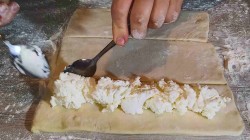 название картинки Пирог к чаю из слоено дрожжевого теста с ежевикой