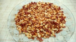 Пирог на кефире в мультиварке с орехами - шаг 2 Пирог на кефире в мультиварке с орехами - шаг 2