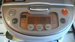 Пирог на кефире в мультиварке с орехами - шаг 9 Пирог на кефире в мультиварке с орехами - шаг 9