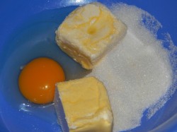 название картинки Пирог на терке с вареньем песочный