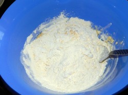 название картинки Пирог на терке с вареньем песочный