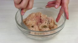 Пирог разборный из рулетиков с фаршем и сырным соусом - шаг 1 Пирог разборный из рулетиков с фаршем и сырным соусом - шаг 1