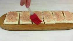 Пирог разборный из рулетиков с фаршем и сырным соусом - шаг 3 Пирог разборный из рулетиков с фаршем и сырным соусом - шаг 3