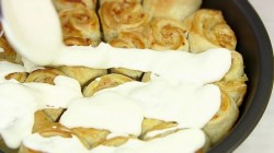 Пирог разборный из рулетиков с фаршем и сырным соусом - шаг 9 Пирог разборный из рулетиков с фаршем и сырным соусом - шаг 9