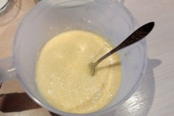 название картинки Пирог с брусникой и сметанным соусом открытый