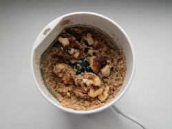 Пирог с грецкими орехами - шаг 2 Пирог с грецкими орехами - шаг 2