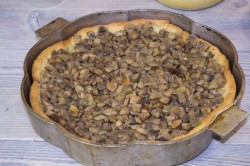 название картинки Пирог с грибами и сыром