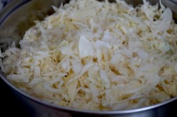 название картинки Пирог с капустой и консервированной рыбой