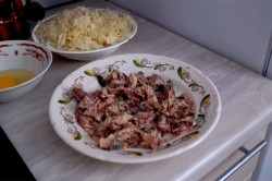 название картинки Пирог с капустой и консервированной рыбой