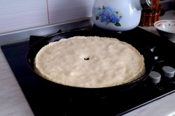 название картинки Пирог с капустой и консервированной рыбой