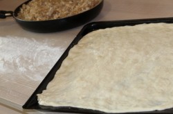 Пирог с капустой и мясным фаршем дрожжевой