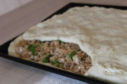 Пирог с капустой и мясным фаршем дрожжевой