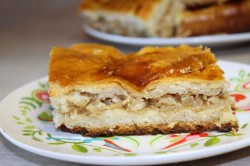 Пирог с капустой и мясным фаршем дрожжевой