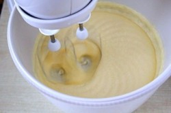 Пирог с клюквой и сахарной глазурью - шаг 2 Пирог с клюквой и сахарной глазурью - шаг 2