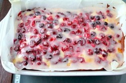 Пирог с клюквой и сахарной глазурью - шаг 6 Пирог с клюквой и сахарной глазурью - шаг 6