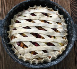 название картинки Пирог с клюквой и яблоками