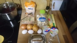 название картинки Пирог с курицей, грибами и луком