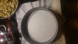 название картинки Пирог с курицей, грибами и луком