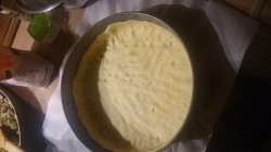 название картинки Пирог с курицей, грибами и луком