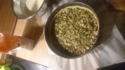 название картинки Пирог с курицей, грибами и луком