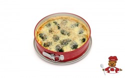 Пирог с лососем и брокколи