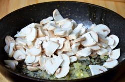 Рыбный пирог с семгой из слоеного теста