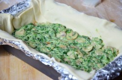 Рыбный пирог с семгой из слоеного теста