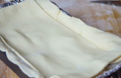 Рыбный пирог с семгой из слоеного теста