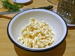 Пирог с плавленным сыром и луком