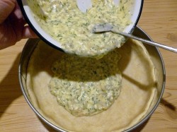 Пирог с плавленным сыром и луком