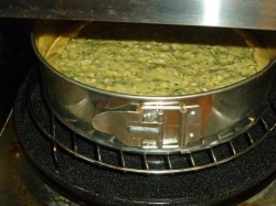 Пирог с плавленным сыром и луком