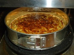 Пирог с плавленным сыром и луком